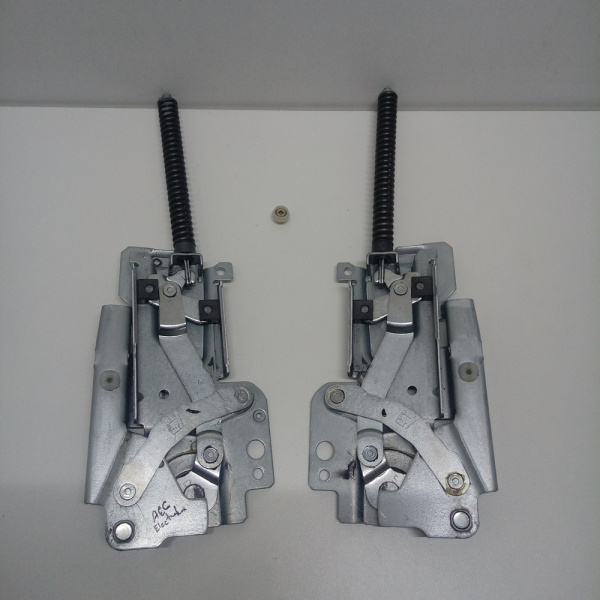 Петли двери ПММ Electrolux 4055135679, 4055161394, 4055128187
