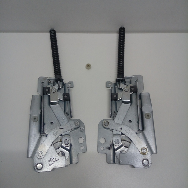Петли двери ПММ Electrolux 4055135679, 4055161394, 4055128187